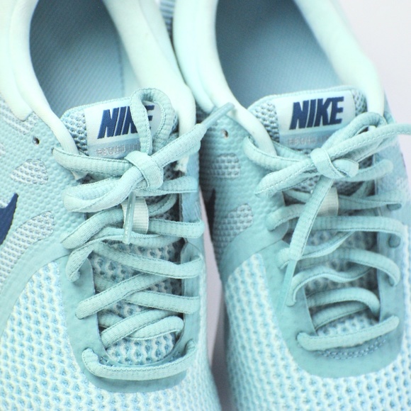 Size 7 Nike Revolution 4 Women's Shoes - Picture 8 of 11